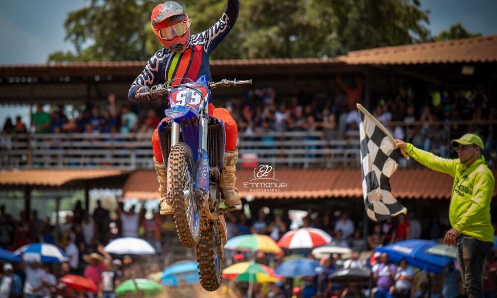 Manny Mora arrasa en competencia de Motocross DeportivApp by Vic Báez